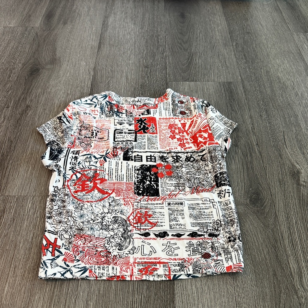 Stylish Graphic Print Crop Top - Red and Black